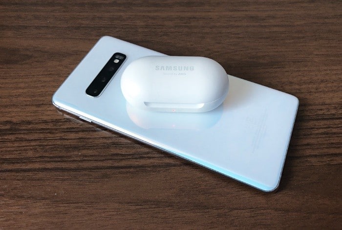 charging Samsung Galaxy Buds