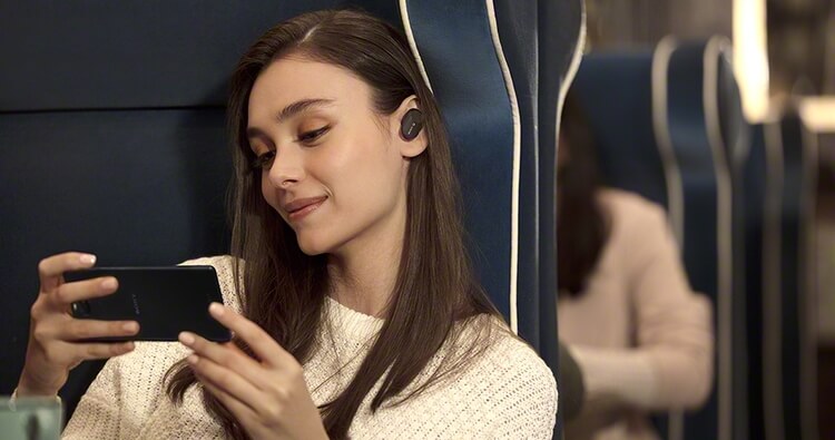 True wireless earbuds