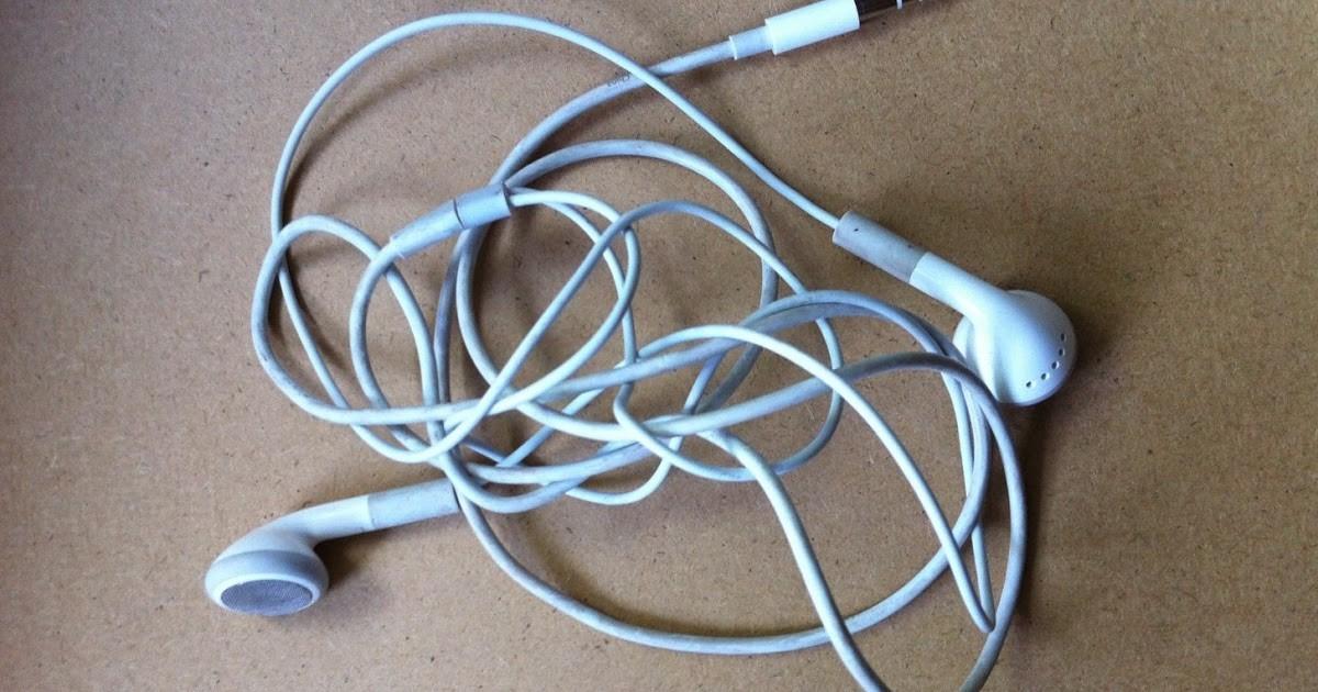 How to fold your headphones to avoid tangled wires